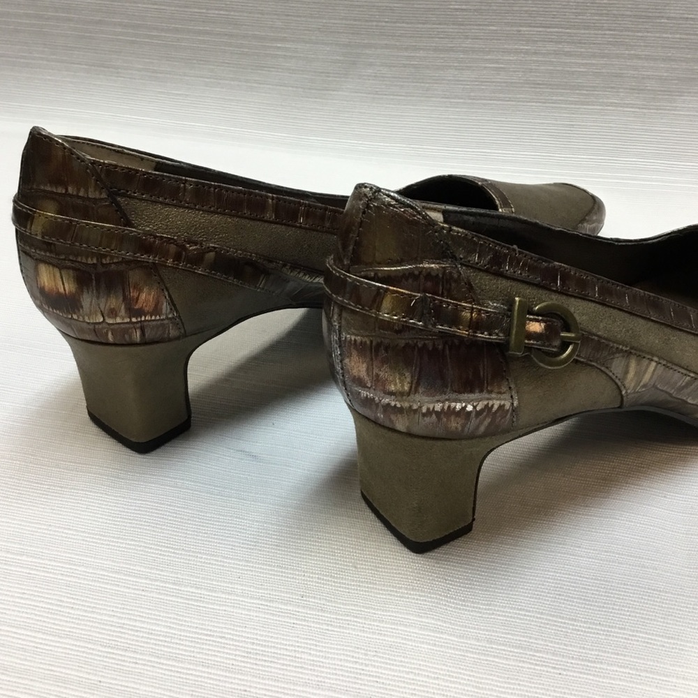 Exquisite Vaneli Pumps. - Picture 7 of 8